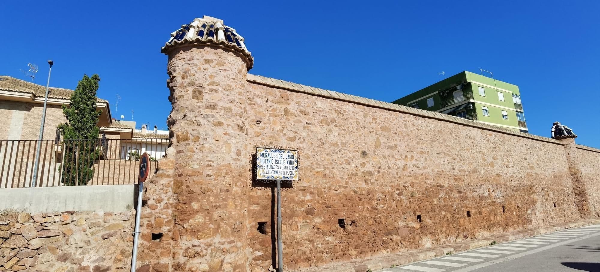 Muralla del jardín botánico